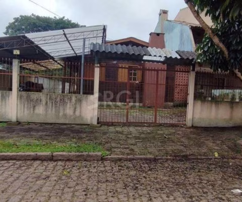 Casa de esquina no bairro Guarujá