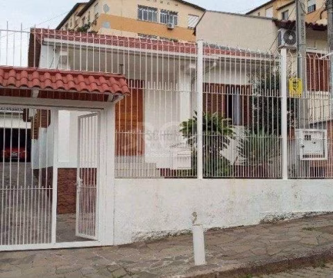 Casa para Venda - 95m², 2 dormitórios, 3 vagas - Teresópolis