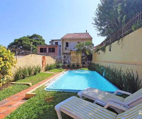 Casa para Venda - 240m², 5 dormitórios, sendo 1 suites, 3 vagas - Menino Deus
