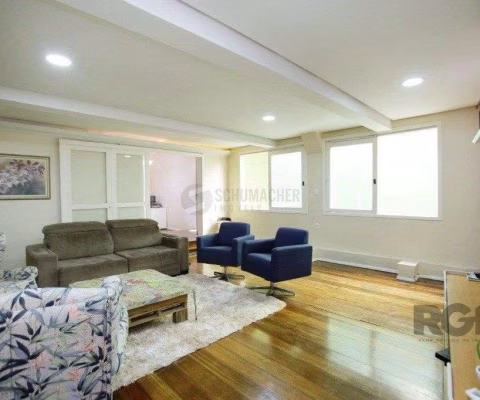 Excelente casa de 235m² com 4 dormitórios e 3 vagas no bairro Azenha.