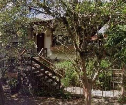 Casa em Porto Alegre, no bairro Jardim Isabel, com 4 dormitório(s), e 4 banheiros, à venda.