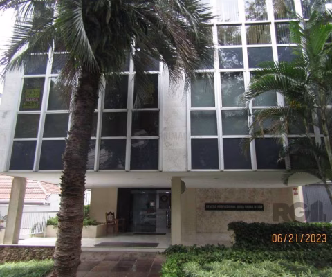Sala comercial com 1 vaga de garagem no bairro Moinhos de Vento em Porto Alegre