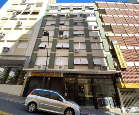 APARTAMENTO REFORMADO NO CORAÇÃO DO CENTRO