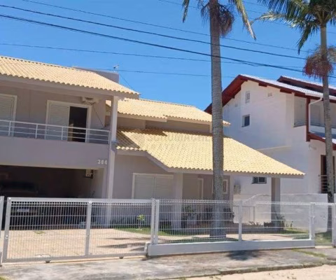 Linda Casa na Praia Brava de Florianópolis a poucos metros do Mar
