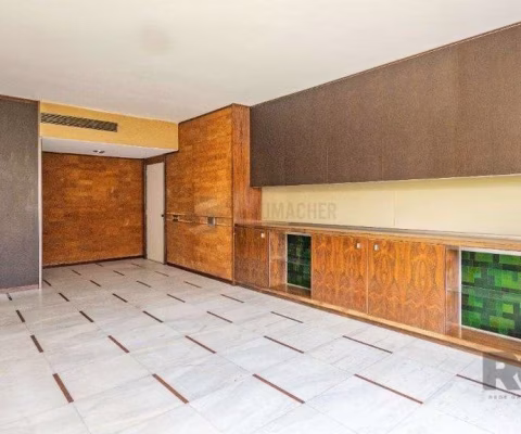 Apartamento Imenso no Bairro Petrópolis! 232m2 privativos e 3 vagas de garagem