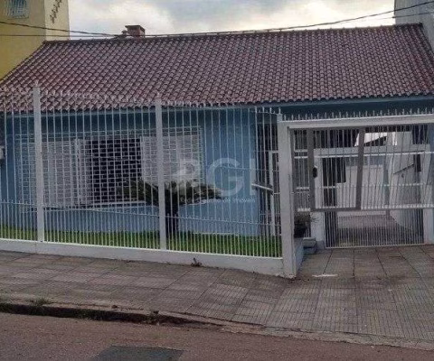 Casa para Venda - 249.86m², 3 dormitórios, sendo 1 suites, 4 vagas - Medianeira