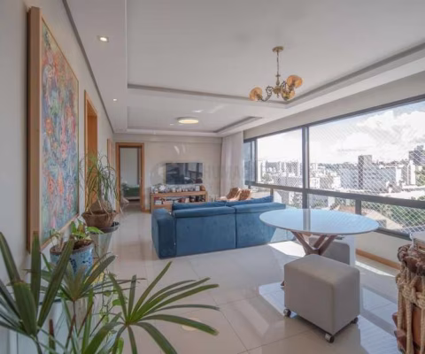 Apartamento 3 dor. com duas vagas e depósito no bairro Petrópolis a venda