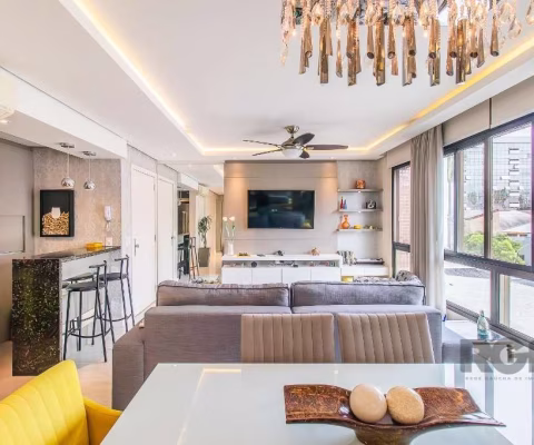 ? Maravilhoso apartamento à venda no coração do Menino Deus! ? Este lindo apartamento semi-mobiliado está localizado no andar 4 do edifício. Com 3 quartos, 1 suíte e 1 banheiro, este imóvel é ideal pa