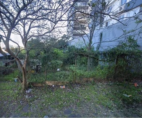 Oportunidade de investimento! Terreno à venda em ótima localização na conhecida Rua Tamoio, quase esquina Rua Mem de Sá , no bairro Nossa Senhora das Graças, Canoas, Rio Grande do Sul, Com área total 