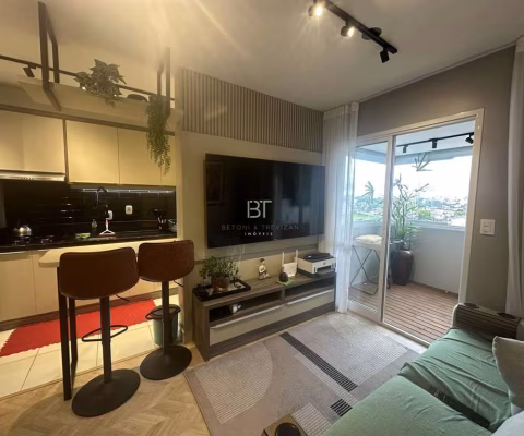 APARTAMENTO MOBILIADO COM 55 M² PRIVATIVOS COM 1 VAGA NO BAIRRO SANTA LÚCIA