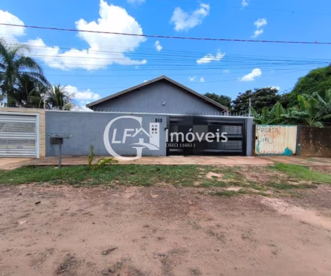 Casa à venda em Campo Grande-MS, bairro Centenário: 2 quartos, 1 suíte, 1 sala, 3 banheiros, 4 vagas de garagem, 208m².