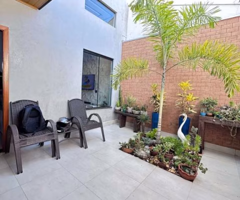 Casa para Venda em Marília, Jardim Califórnia, 3 dormitórios, 1 suíte, 3 banheiros, 2 vagas