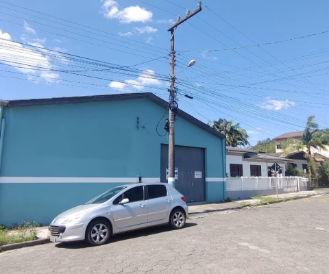 Casa ampla com uma oficina de 190 m², para você morar e trabalhar