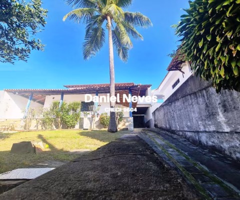 Casa à venda em Vilas do Atlântico, 4 quartos, sendo 02 Suítes, master com closet e amplo banheiro no andar superior e 02 quartos no térreo, com Lavabo e banheiro social (Total de