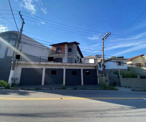 Sobrado para venda possui 200 metros quadrados com 3 quartos em Jardim Regina - São Paulo - SP