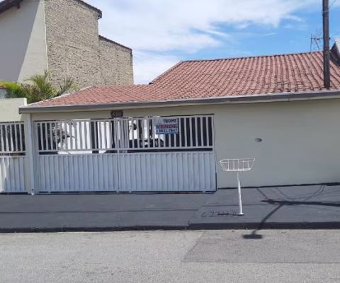 Casa 3 dormitórios. Excelente localização.