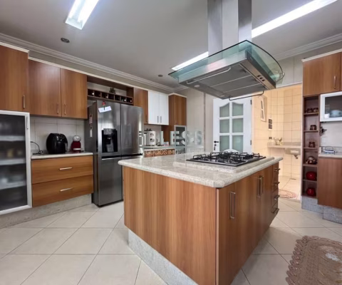 CASA DE RUA À VENDA NO BAIRRO CIDADE JARDIM - ÁREA GOURMET COM PISCINA - JUNDIAÍ - CA03371