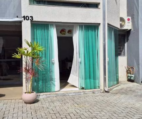Apartamento semi-mobiliado no coração de Caiobá