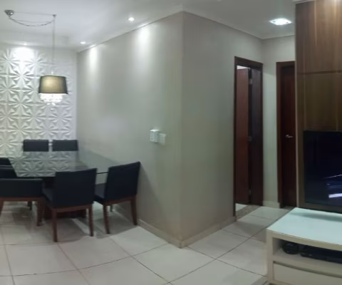 Apartamento com armários sacada