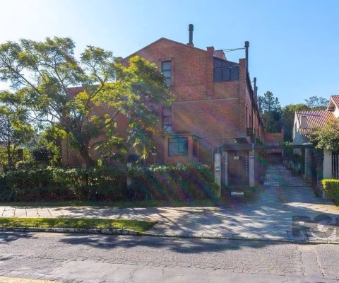 Excelente casa de 3 andares em condomínio fechado