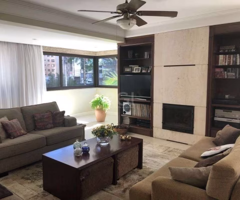 Vende-se apartamento com 3 suítes, 4 vagas, hidromassagem e 230m² - Bela Vista.