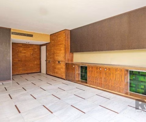 Apartamento Imenso no Bairro Petrópolis! 232m2 privativos e 3 vagas de garagem