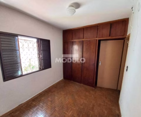 Casa residencial para locação Bairro Martins com 4 quartos