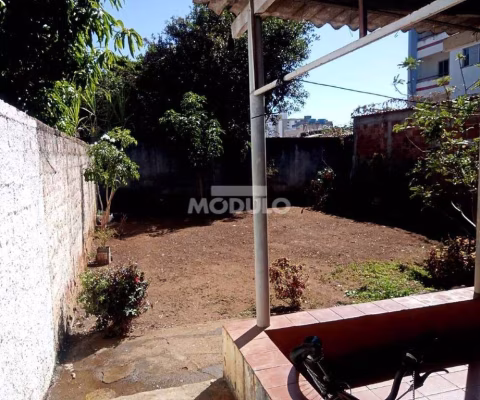 Excelente Terreno Residencial e Comercial com Imóvel: Localização Perfeita para Seu Projeto!