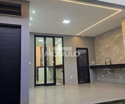 Excelente Casa com Fino Acabamento Verde Umuarama
