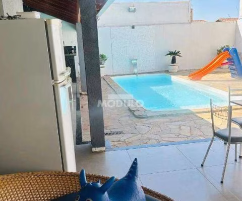 Excelente Casa com piscina no Alto Umuarama