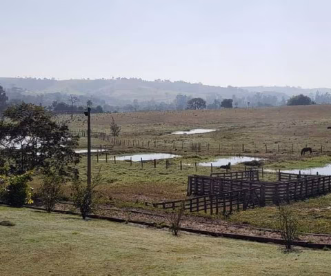 Sítio 5 Alqueires, Rica em Água com 10 Tanques com Peixes, 3 Casas, Barracão, Horta, Restaurante, Ótima Localização, Curral, Campo de Futebol