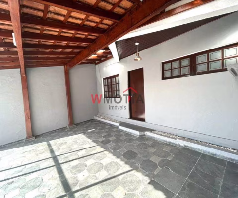 Imperdível! Casa à venda na Vila Lavínia, Mogi das Cruzes-SP, com 3 quartos, 1 suíte, 1 sala, 2 banheiros, 2 vagas, 139m².
