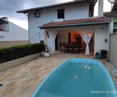 Casa para Venda em Brusque, SOUZA CRUZ, 5 dormitórios, 1 suíte, 3 banheiros, 2 vagas