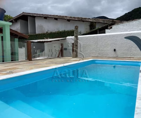 Casa com piscina na praia do Lázaro em Ubatuba!