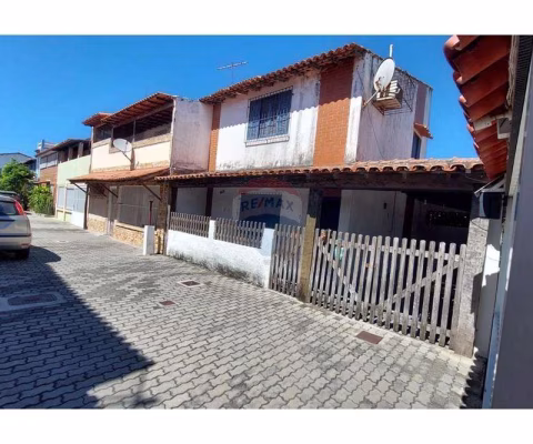 Casa de condomínio com 03 quartos . Ville Blanch. Cabo Frio