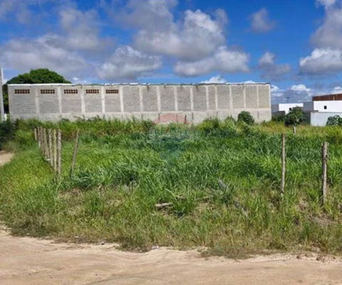 Um Terreno muito bem localizado a margem da RJ 106 , de esquina