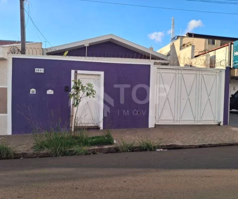 Excelente imóvel de 3 dormitórios com 1 suíte, edícula e quintal amplo na região central