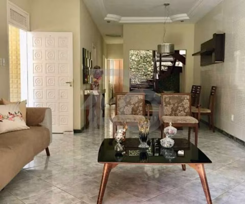 Casa Para Vender com 6 quartos 4 suítes no bairro Cirurgia em Aracaju