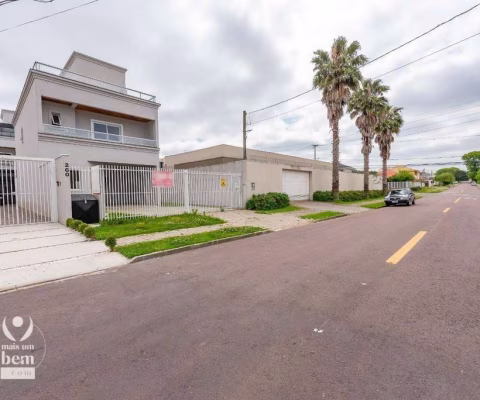 Sobrado Triplex com quintal, Estuda Permuta, 3 quartos, suíte, terraço com churrasqueira e 3 vagas à venda no Portão.