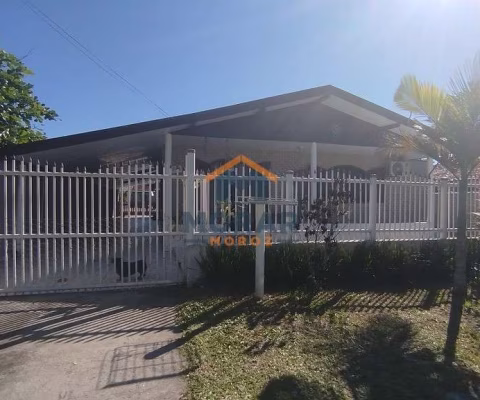 Residência com Suíte e Piscina no Carmery