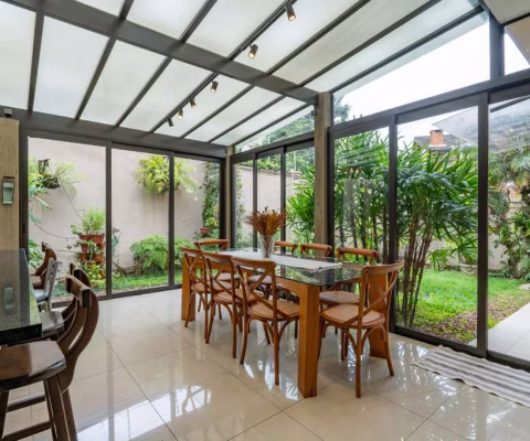 Deslumbrante casa tipo para venda com 5 quartos, sendo 4 suítes, 373m²