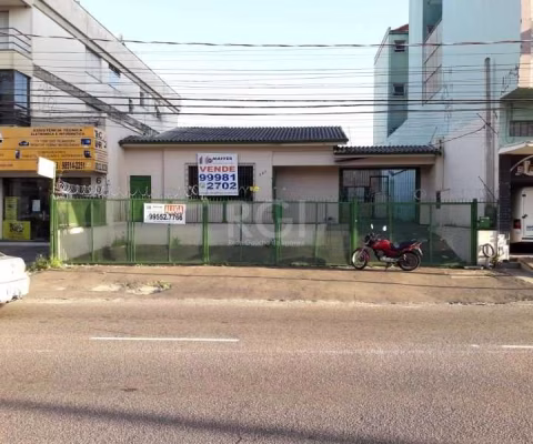 BAIXOU PARA VENDER  DE R$ 790 MIL POR R$ 640 MIL&lt;BR&gt;CASA COM TERRENO 400 M2, NA ASSIS BRASIL &lt;BR&gt;Casa 3 dormitórios, 2 banheiros,, excelente localização, junto ao Bourbon shopping e próxim