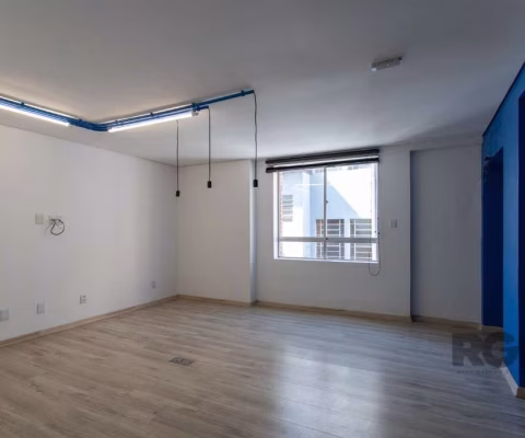 Excelente sala comercial de andar inteiro constituída por quatro salas integradas (salas 701 até 704).