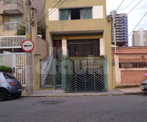 Lindo Sobrado, na Vila Bastos, com 03 dorms, sala 02 ambientes, cozinha, area gourmet com churrasqueira, garagem para 02 carros coberta, lavanderia.