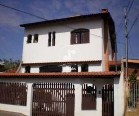 Vila Gilda. Casa assobradada com 354m2. 4 dormitórios, 5 banheiros,2 vagas. Estuda permuta.