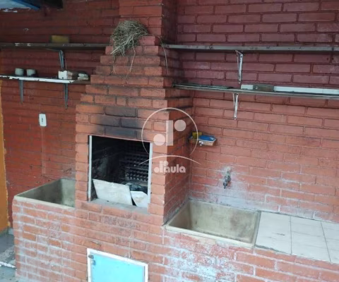 Imóvel com 2 moradias na frente casa térrea e atrás sobrado os dois com 2 dormitórios Duas vagas