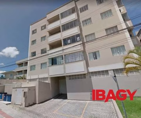 Apartamento com 3 quartos para alugar na Rua Humberto Anibal Climaco, 50, Forquilhinhas, São José