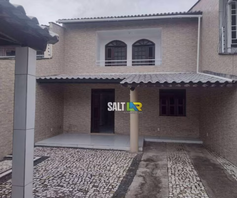 Casa com 3 dormitórios à venda, 140 m² por R$ 450.000,00 - Cajazeiras - Fortaleza/CE