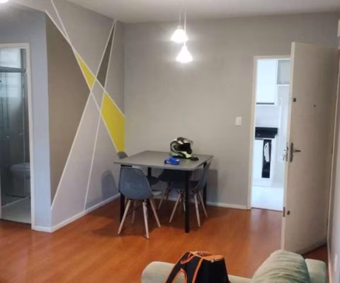 Exclusivo - À venda próximo ao Angeloni de Capoeiras! 2 quartos e 1 vaga de garagem.
