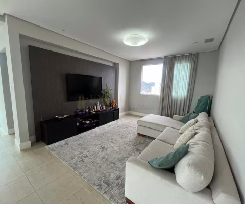 Apartamento para Locação Anual no bairro Centro em Balneário Camboriú, 3 quartos sendo 3 suítes, 4 vagas, Mobiliado, 260 m² privativos,